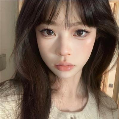 穿一只红鞋的男人
